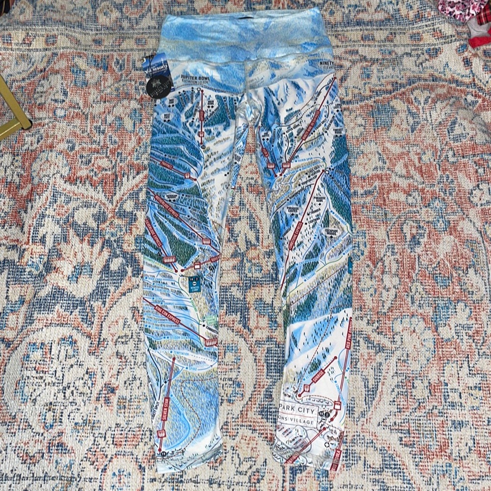 NWOT Women's SKI Trail Map Leggings XS